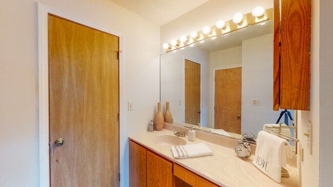Building Photo - 468 Minnesota Cir