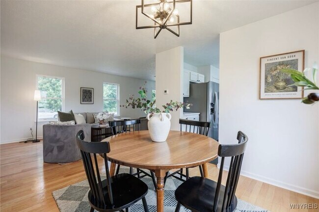 Building Photo - 76 Alverstone Way