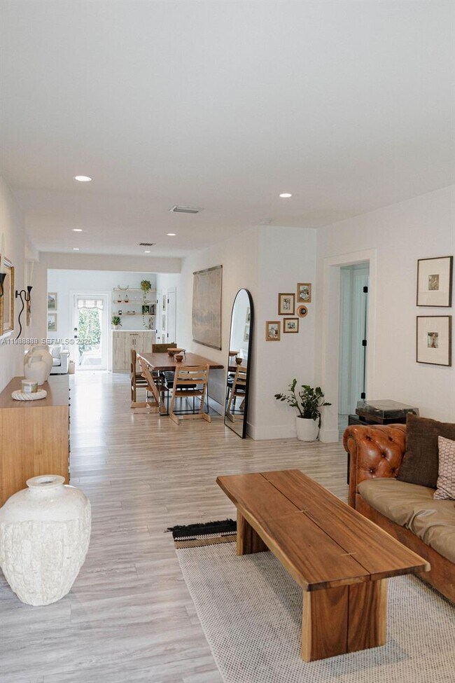 Building Photo - 3205 SW 68th Ave