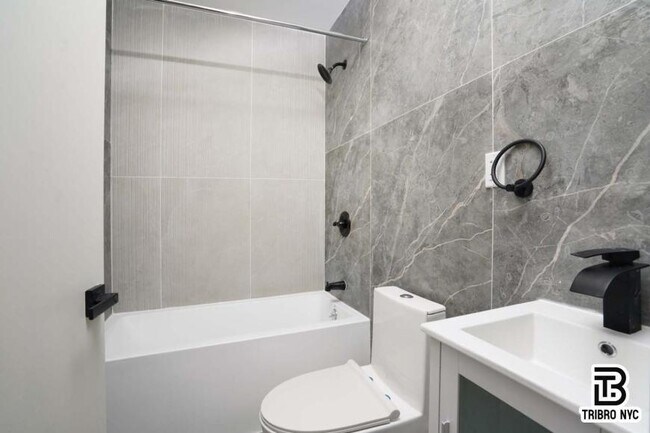 Building Photo - 3 bedroom in RIDGEWOOD NY 11385