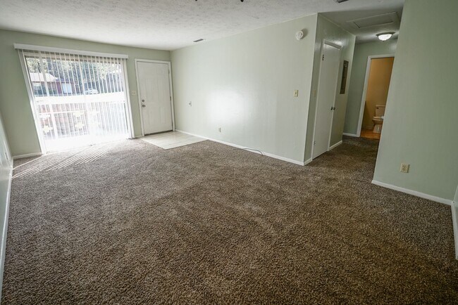 Building Photo - 2304 Hartsfield Ct