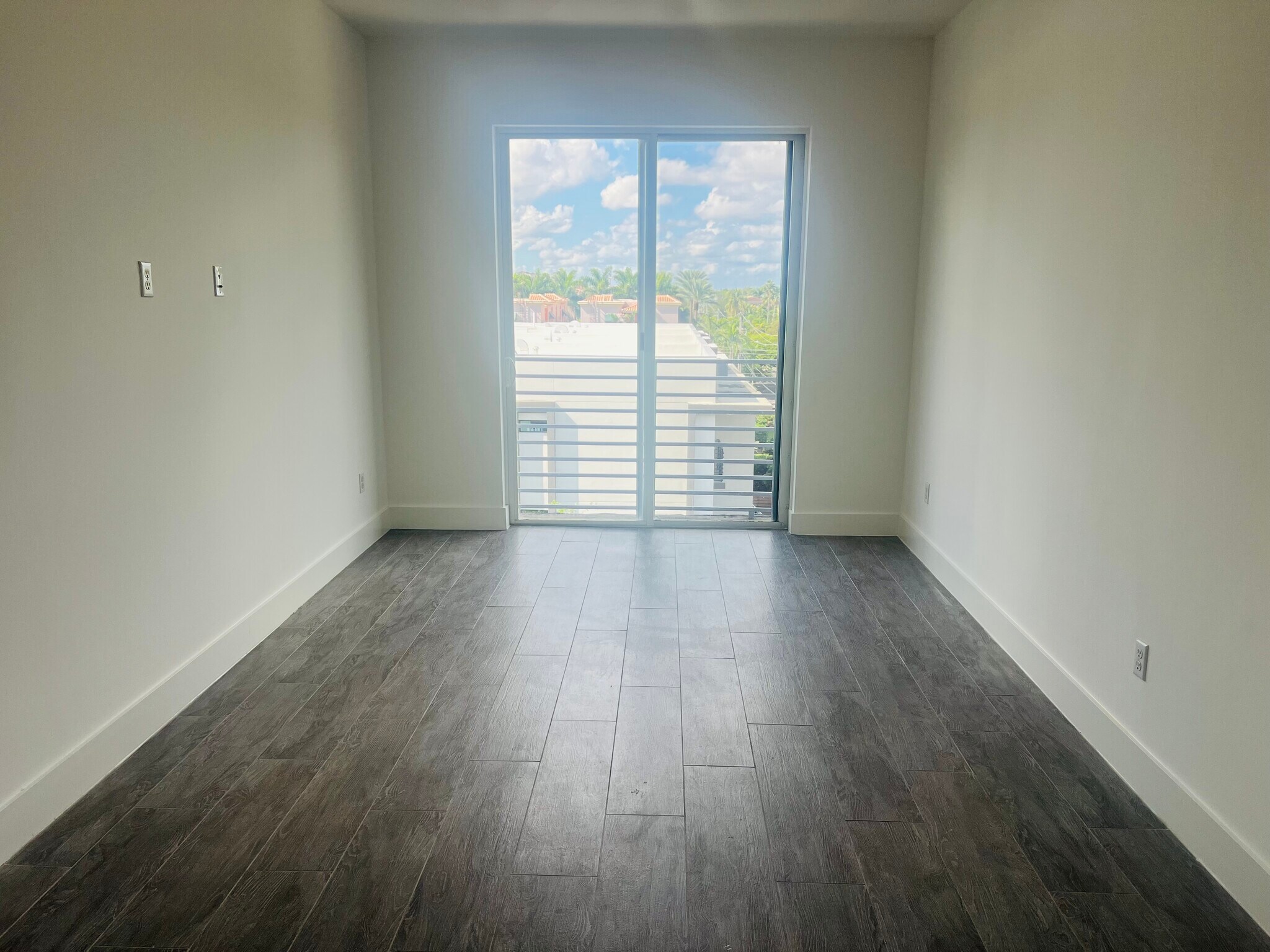 Building Photo - 1045 NE 18th Ave