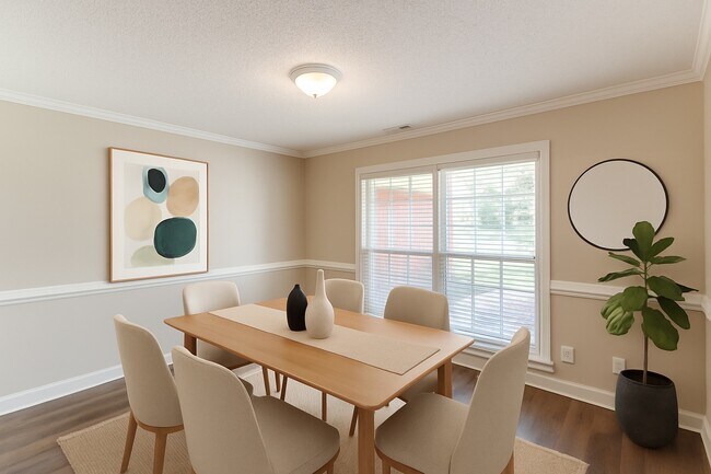 Building Photo - 127 Knotting Pl