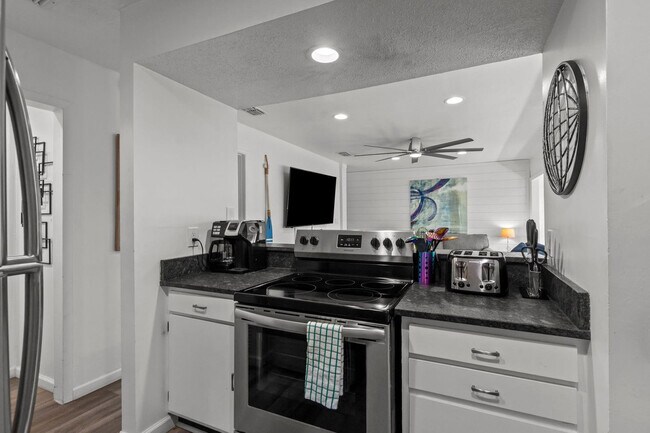 Building Photo - 4000 Gulf Terrace Dr