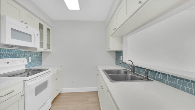 Building Photo - 2475 Brickell Ave