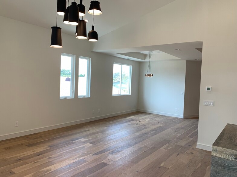 Living - 2783 190th St