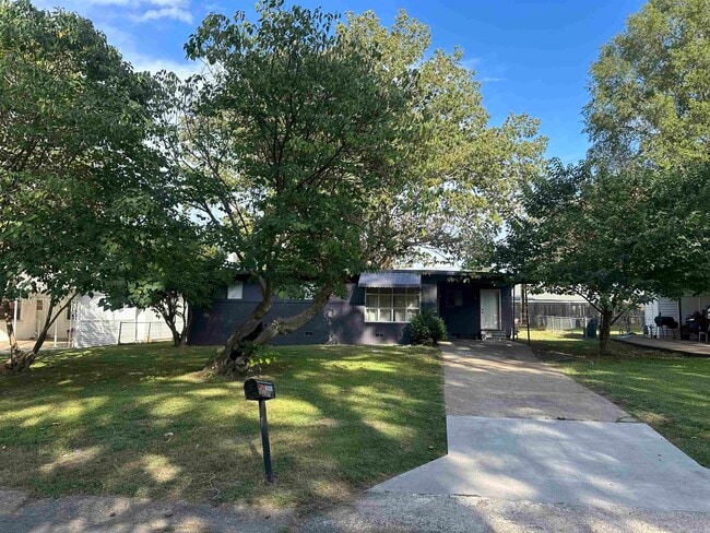 Primary Photo - 13 Wanda Ln