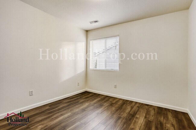 Building Photo - Updated Monthly Rent: $3,000 - Beautiful updated 4 Bedroom home in Beaverton