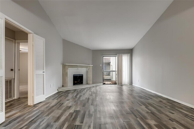 Building Photo - 9707 Richmond Ave.