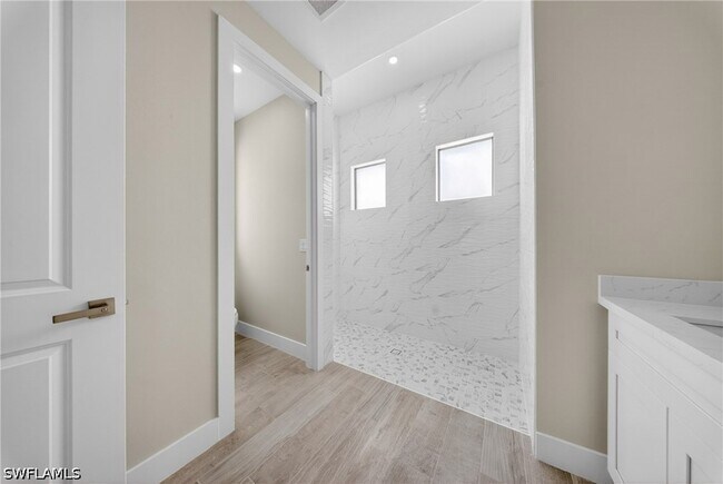 Building Photo - 1206 Moore Ave