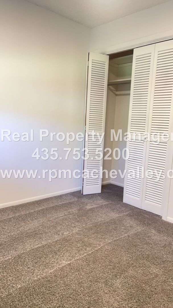 Building Photo - 420 1/2 N 200 W # 1-4