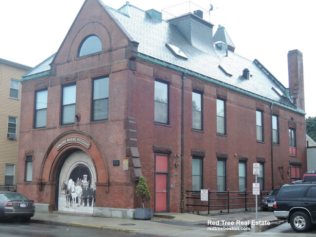 Building Photo - 440 Western Ave