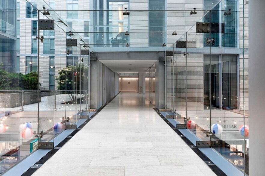 Building Photo - 900 10th St NW