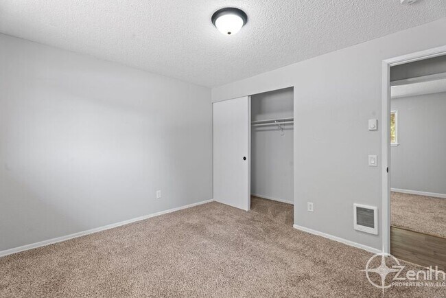 Building Photo - 8805 NE 90th Ave