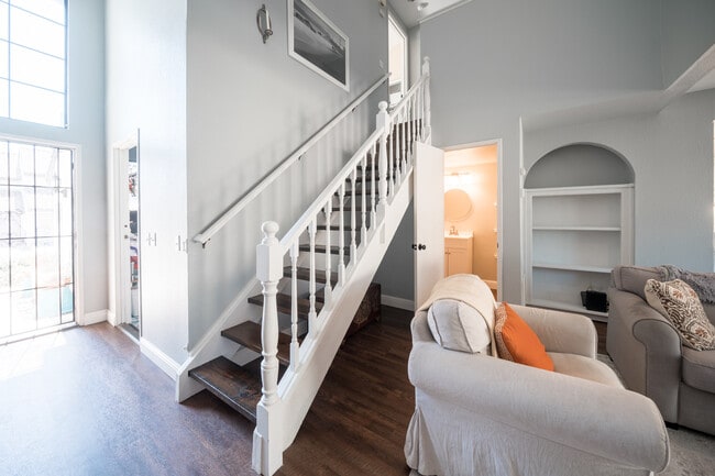 Building Photo - 1808 Cottonwood Ave