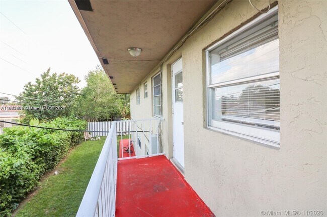 Building Photo - 3019 SW 68th Terrace