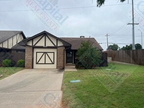 Building Photo - 2 Bedroom Duplex