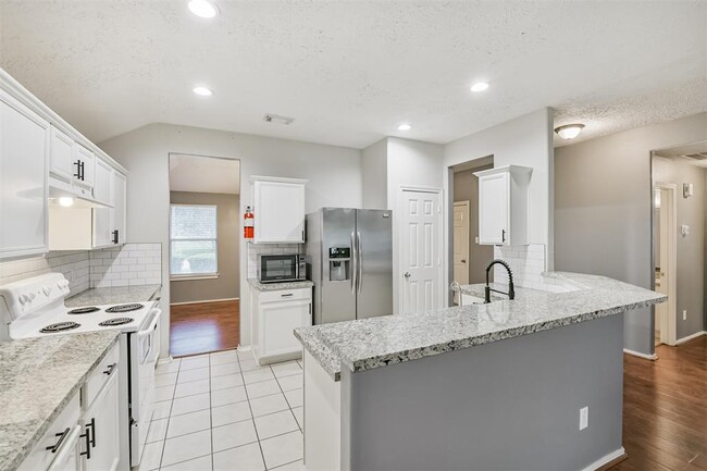 Building Photo - 9502 Belleclaire Ln