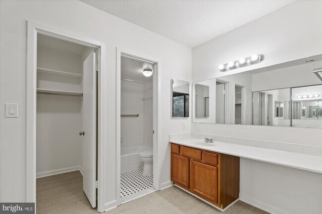 Building Photo - 3709 S George Mason Dr