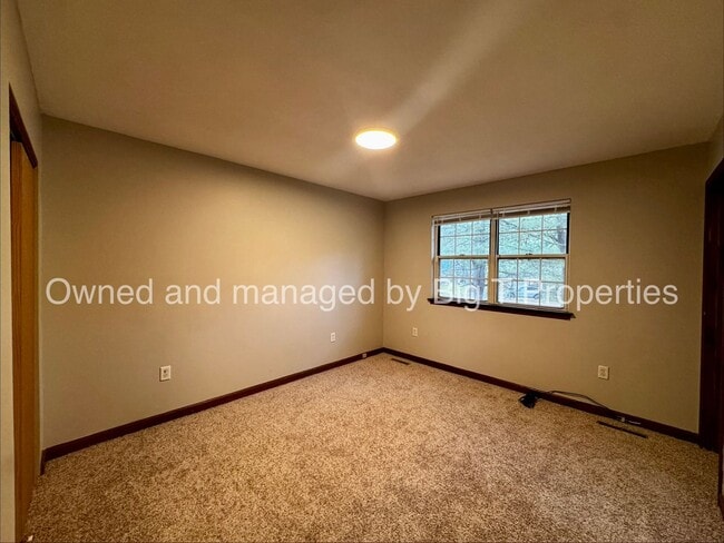 Building Photo - Newark family house on quiet street