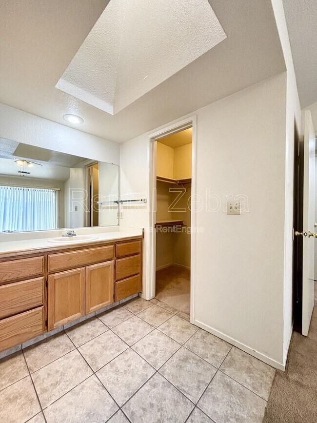 Building Photo - 3068 W Queens Cir