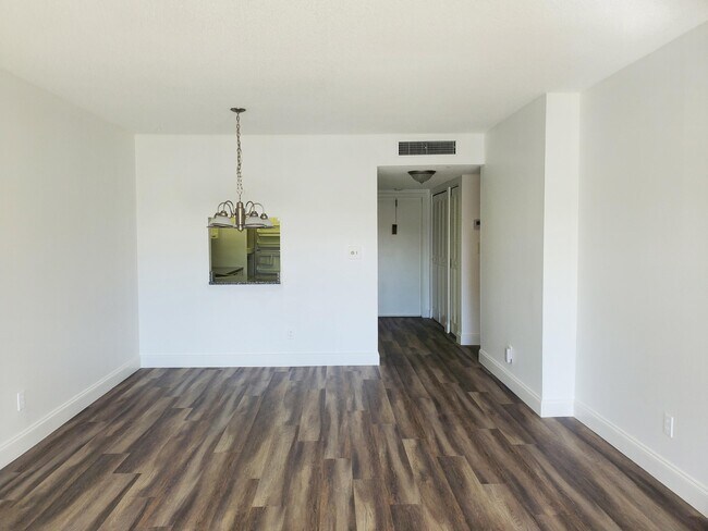 Building Photo - 6050 NW 64th Ave