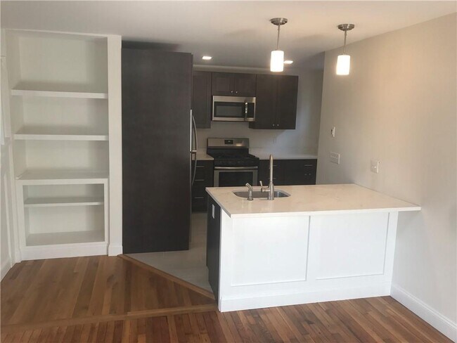 Building Photo - 445 Broadway