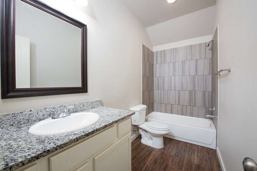 Building Photo - 5219 Oakwood Villas Ct