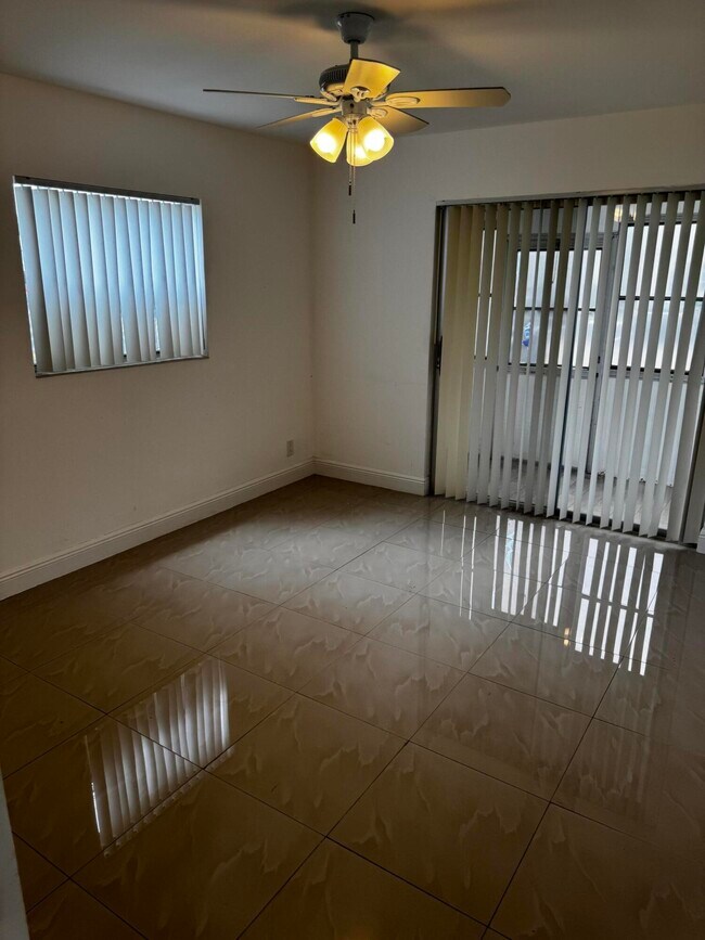 Building Photo - 153 Monaco Way