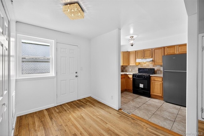 Building Photo - 2112 Lacombe Ave