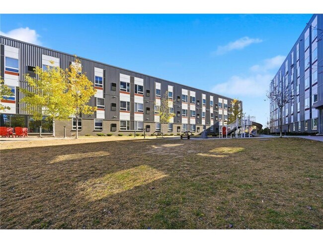 Building Photo - 2318 Jefferson St NE