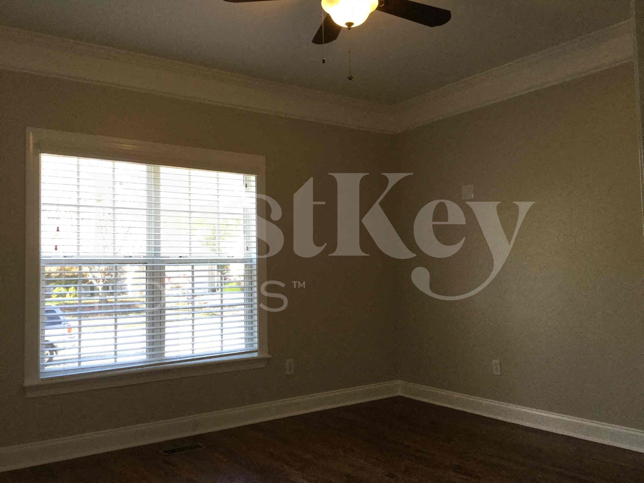 Building Photo - 457 Riverglen Dr NW