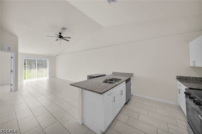 Building Photo - 4106 SW 7th Pl