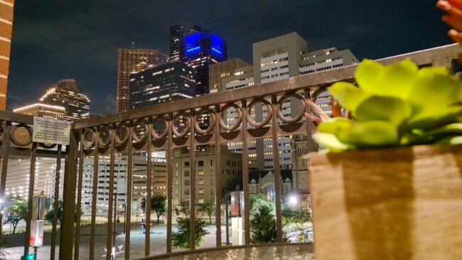 Building Photo - 1520 Fannin St