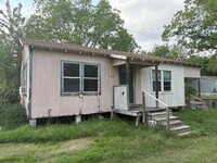 Building Photo - 308 N Kleas St