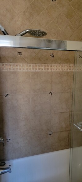 Shower - 6 Esperanza Ave