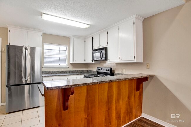 Building Photo - 200 Parma Dr