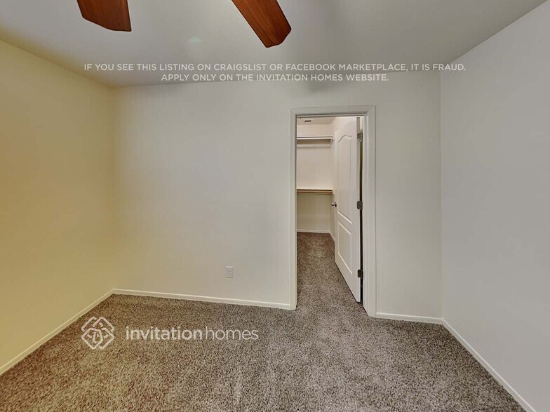 Building Photo - 1273 E Anastasia St