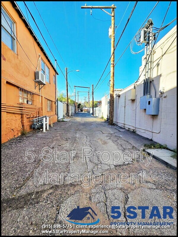 Building Photo - 1114 El Paso St