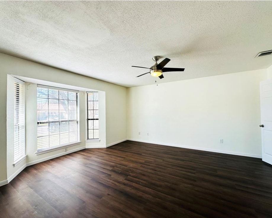 Building Photo - 306 Applewood Dr
