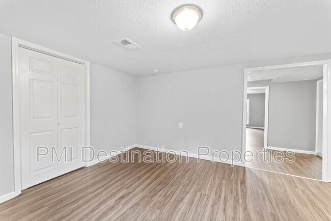 Building Photo - 15508 Loring Rd