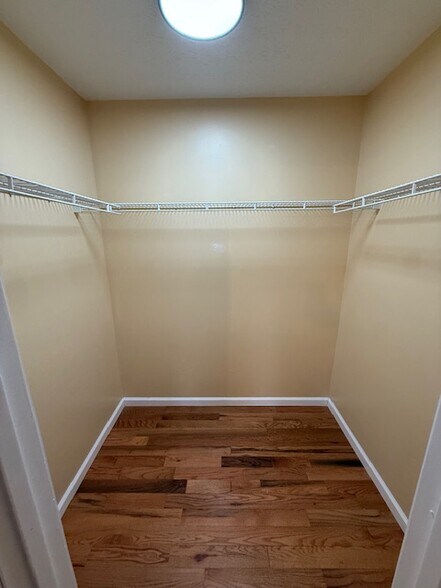 Building Photo - 3221 Kings Realm Ave