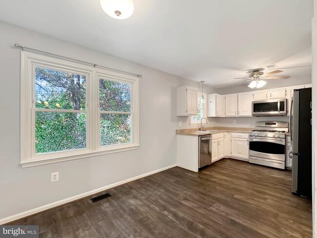 Building Photo - 38 Carriage House Cir