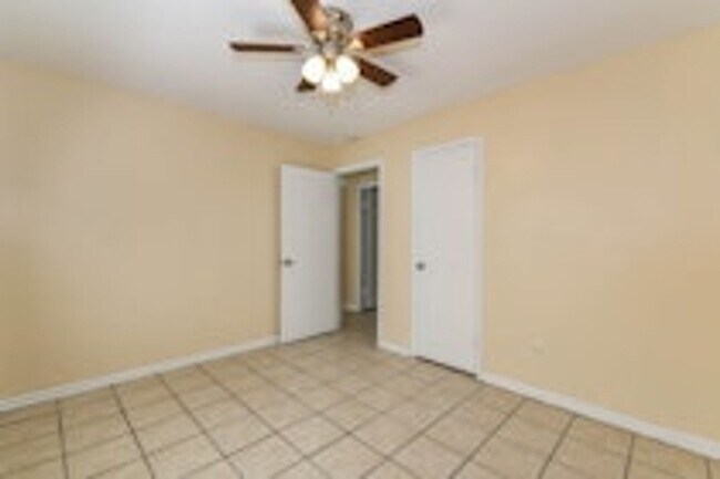 Building Photo - 30 Dove Ct