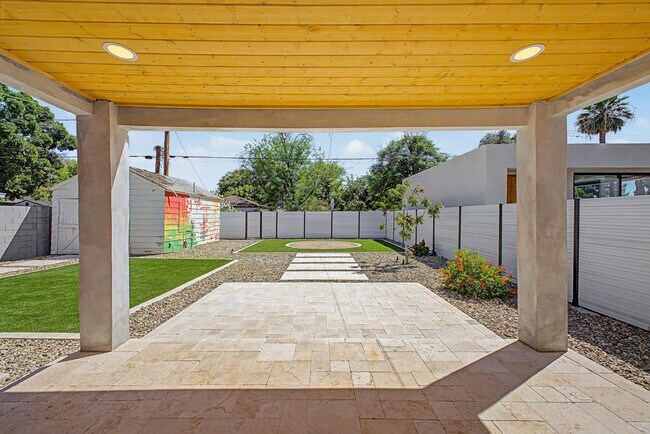 Building Photo - 311 West Campbell Ave