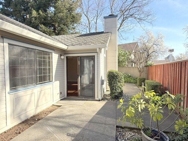 Building Photo - Awesome Location Close to Downtown Pleasanton Main St ! Detached One Story Home ! New Paint ! New...