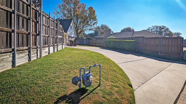 Building Photo - 2944 Knollwood Dr