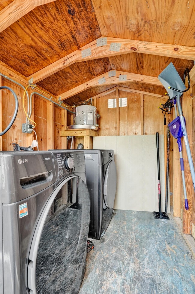 Building Photo - 234 NE 14th Ave