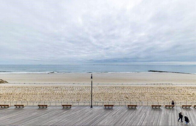 Building Photo - 230 W Broadway