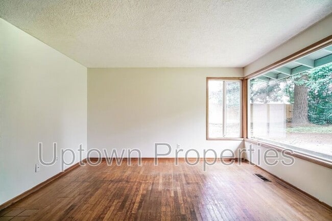 Building Photo - 9370 SW Killarney Ln